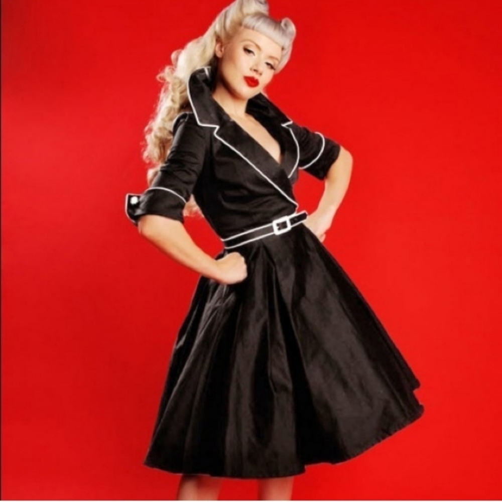 Deadly Dames haunted house wife dress